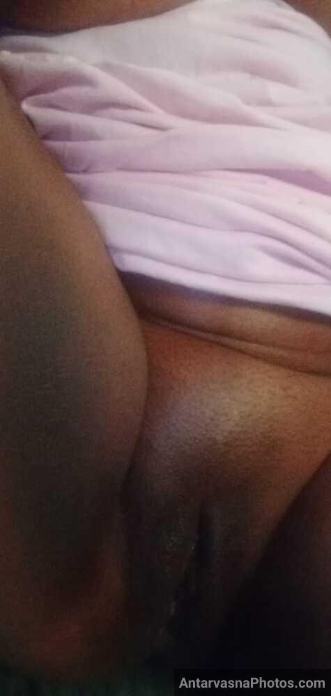 https://pub-5fcdf72a54cd4edbb03ec3edaa415a42.r2.dev/nakedleaks/exposure_of_74_captivating_images_of_gujarati_village_aunt's_intimate_moments/1.jpg