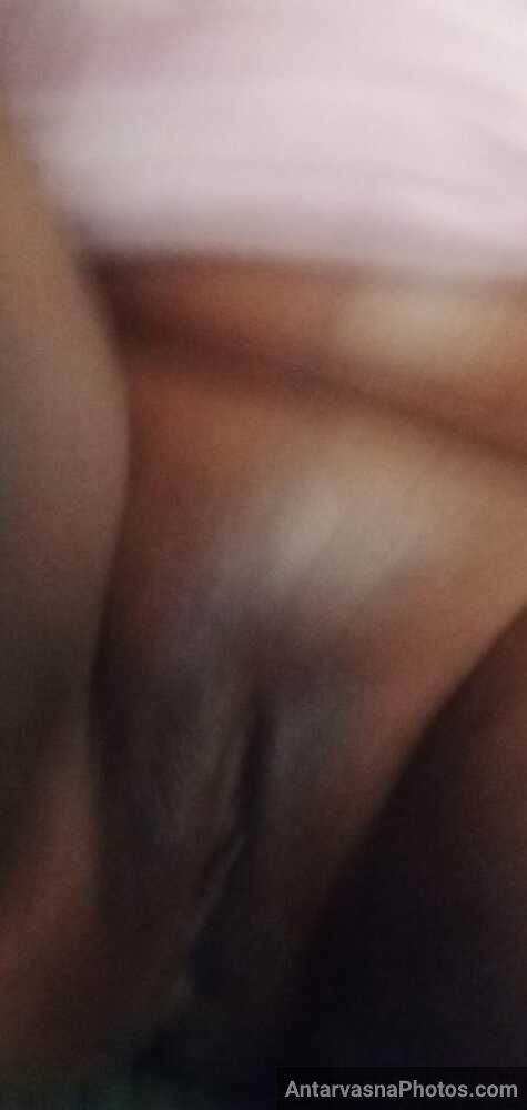 https://pub-5fcdf72a54cd4edbb03ec3edaa415a42.r2.dev/nakedleaks/exposure_of_74_captivating_images_of_gujarati_village_aunt's_intimate_moments/2.jpg