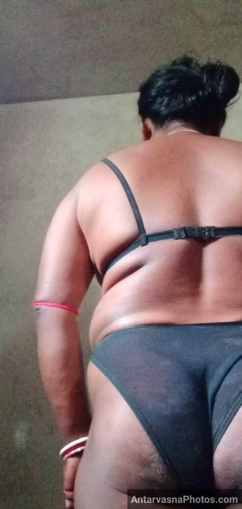 https://pub-5fcdf72a54cd4edbb03ec3edaa415a42.r2.dev/nakedleaks/exposure_of_74_captivating_images_of_gujarati_village_aunt's_intimate_moments/24.jpg