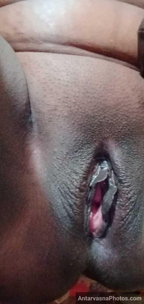 https://pub-5fcdf72a54cd4edbb03ec3edaa415a42.r2.dev/nakedleaks/exposure_of_74_captivating_images_of_gujarati_village_aunt's_intimate_moments/37.jpg