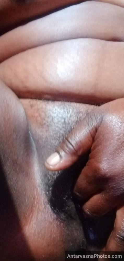 https://pub-5fcdf72a54cd4edbb03ec3edaa415a42.r2.dev/nakedleaks/exposure_of_74_captivating_images_of_gujarati_village_aunt's_intimate_moments/43.jpg