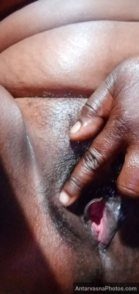 https://pub-5fcdf72a54cd4edbb03ec3edaa415a42.r2.dev/nakedleaks/exposure_of_74_captivating_images_of_gujarati_village_aunt's_intimate_moments/45.jpg