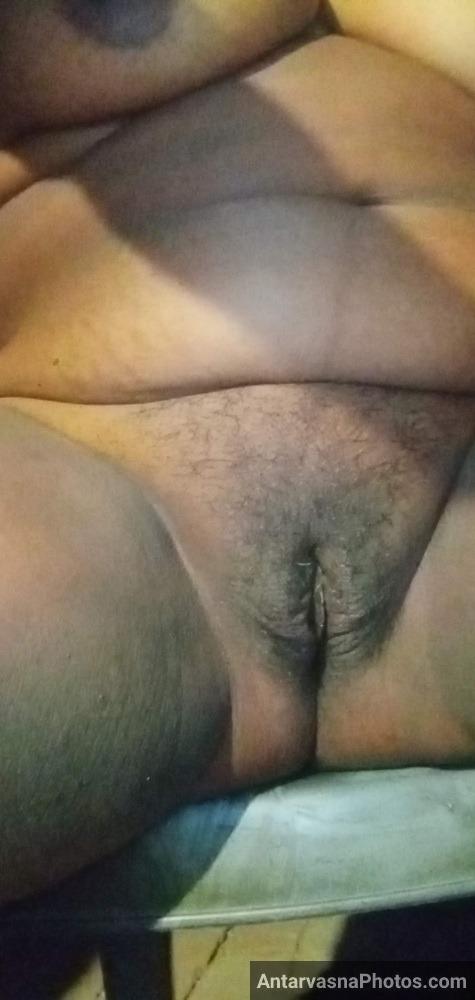https://pub-5fcdf72a54cd4edbb03ec3edaa415a42.r2.dev/nakedleaks/exposure_of_74_captivating_images_of_gujarati_village_aunt's_intimate_moments/50.jpg