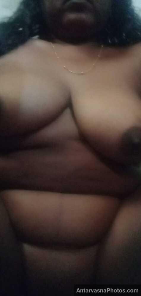 https://pub-5fcdf72a54cd4edbb03ec3edaa415a42.r2.dev/nakedleaks/exposure_of_74_captivating_images_of_gujarati_village_aunt's_intimate_moments/6.jpg