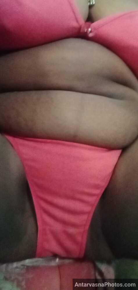 https://pub-5fcdf72a54cd4edbb03ec3edaa415a42.r2.dev/nakedleaks/exposure_of_74_captivating_images_of_gujarati_village_aunt's_intimate_moments/60.jpg