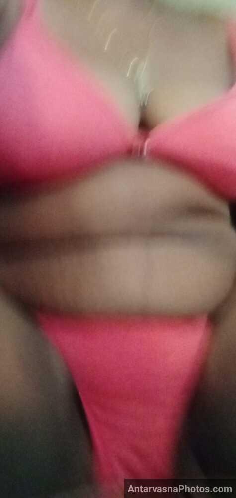 https://pub-5fcdf72a54cd4edbb03ec3edaa415a42.r2.dev/nakedleaks/exposure_of_74_captivating_images_of_gujarati_village_aunt's_intimate_moments/64.jpg
