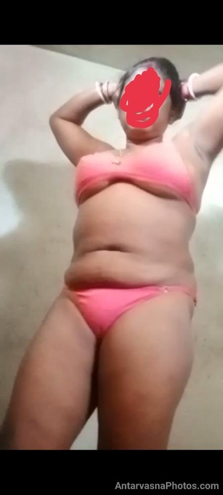https://pub-5fcdf72a54cd4edbb03ec3edaa415a42.r2.dev/nakedleaks/exposure_of_74_captivating_images_of_gujarati_village_aunt's_intimate_moments/66.jpg