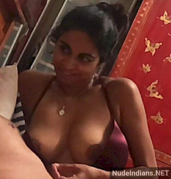 https://pub-5fcdf72a54cd4edbb03ec3edaa415a42.r2.dev/nakedleaks/exposure_of_intimate_photos_from_jnu_hostel_couples/25.jpg