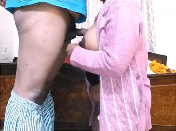https://pub-5fcdf72a54cd4edbb03ec3edaa415a42.r2.dev/nakedleaks/father_and_aunt's_oral_photo/2.jpg