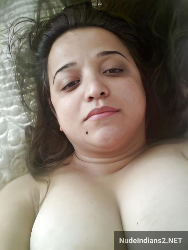 https://pub-5fcdf72a54cd4edbb03ec3edaa415a42.r2.dev/nakedleaks/fatima_aunty_from_agra_reveals_big_secrets_to_young_boyfriend/29.jpg