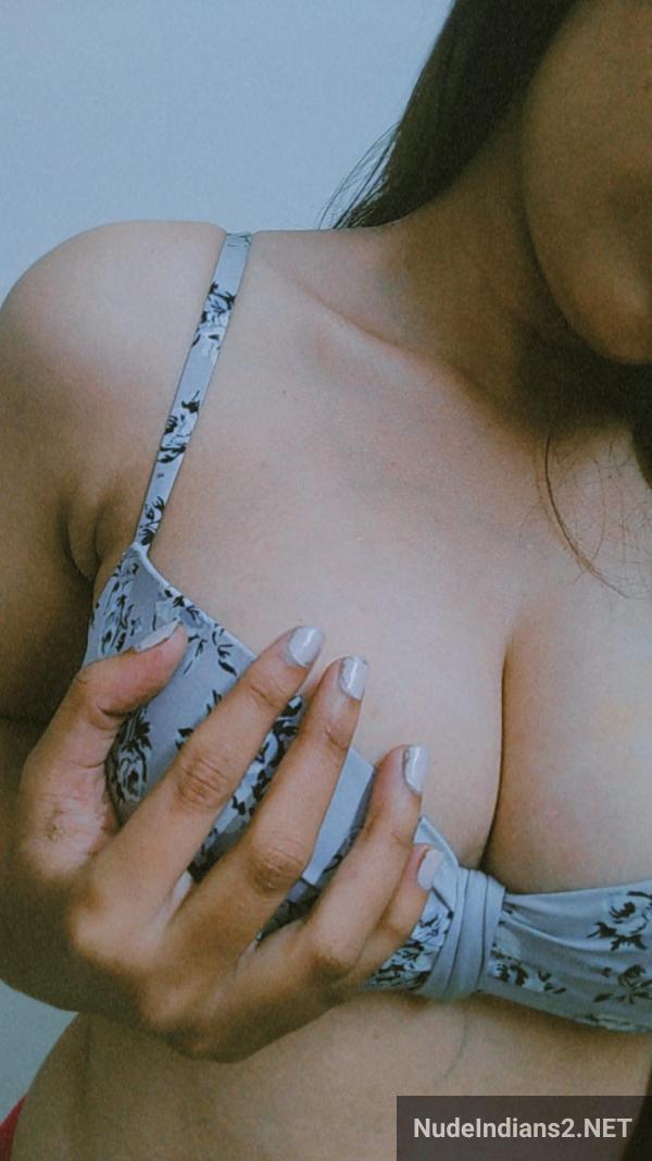 https://pub-5fcdf72a54cd4edbb03ec3edaa415a42.r2.dev/nakedleaks/fatima_khan's_intimate_self-portraits_shared_with_former_boyfriend/17.jpg