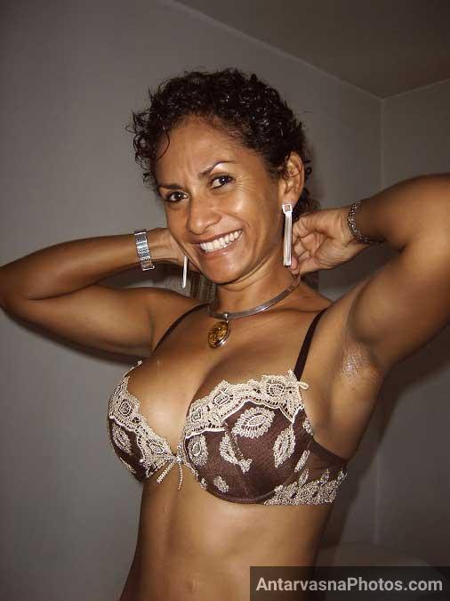 https://pub-5fcdf72a54cd4edbb03ec3edaa415a42.r2.dev/nakedleaks/female_supervisor_hungry_for_big_package/5.jpg