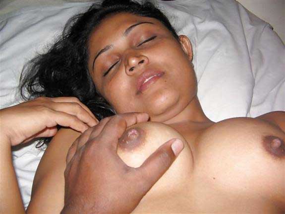 https://pub-5fcdf72a54cd4edbb03ec3edaa415a42.r2.dev/nakedleaks/first_encounter_of_an_innocent_bride/4.jpg