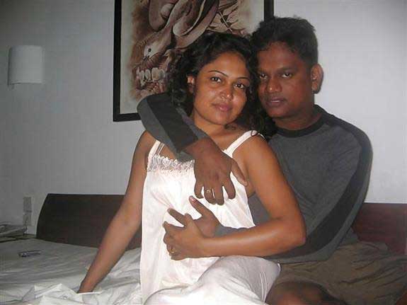 https://pub-5fcdf72a54cd4edbb03ec3edaa415a42.r2.dev/nakedleaks/first_night_experience_of_a_desi_bride_-_part_2/0.jpg