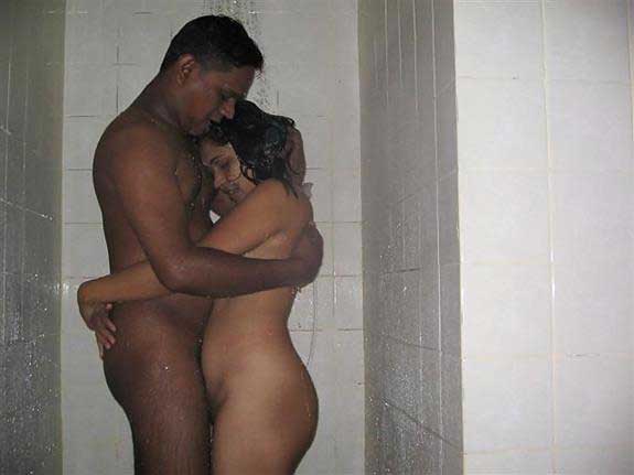 https://pub-5fcdf72a54cd4edbb03ec3edaa415a42.r2.dev/nakedleaks/first_night_experience_of_a_desi_bride_-_part_2/7.jpg