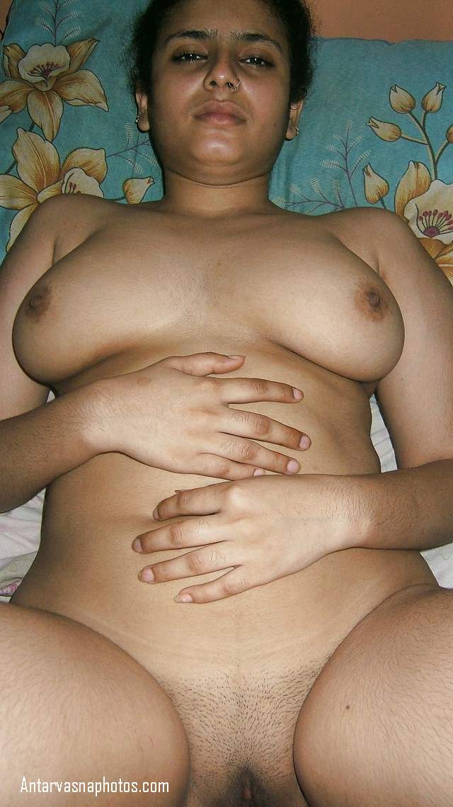 https://pub-5fcdf72a54cd4edbb03ec3edaa415a42.r2.dev/nakedleaks/first_time_bhabhi_poses_for_nude_photos/9.jpg