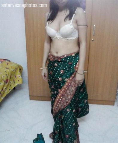 https://pub-5fcdf72a54cd4edbb03ec3edaa415a42.r2.dev/nakedleaks/fresh_indian_bride's_spicy_photos/3.jpg