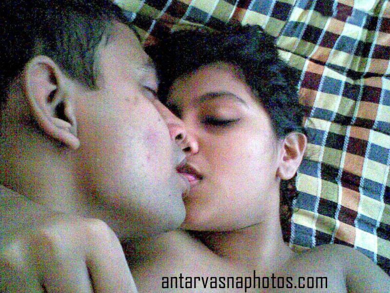 https://pub-5fcdf72a54cd4edbb03ec3edaa415a42.r2.dev/nakedleaks/fresh_indian_couple's_recent_intimate_pictures/5.jpg