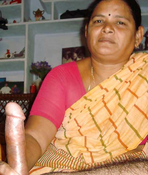 https://pub-5fcdf72a54cd4edbb03ec3edaa415a42.r2.dev/nakedleaks/friend's_erotic_indian_mother's_traditional_handjob/0.jpg