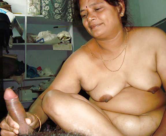 https://pub-5fcdf72a54cd4edbb03ec3edaa415a42.r2.dev/nakedleaks/friend's_erotic_indian_mother's_traditional_handjob/6.jpg