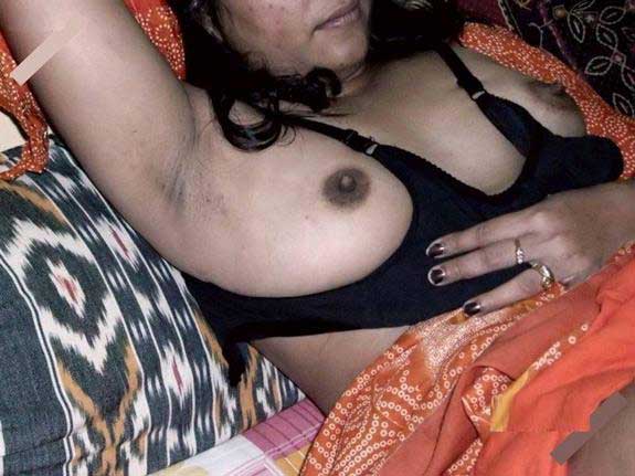 https://pub-5fcdf72a54cd4edbb03ec3edaa415a42.r2.dev/nakedleaks/friend's_mom_neha_aunty_exposed_in_explicit_photos/4.jpg