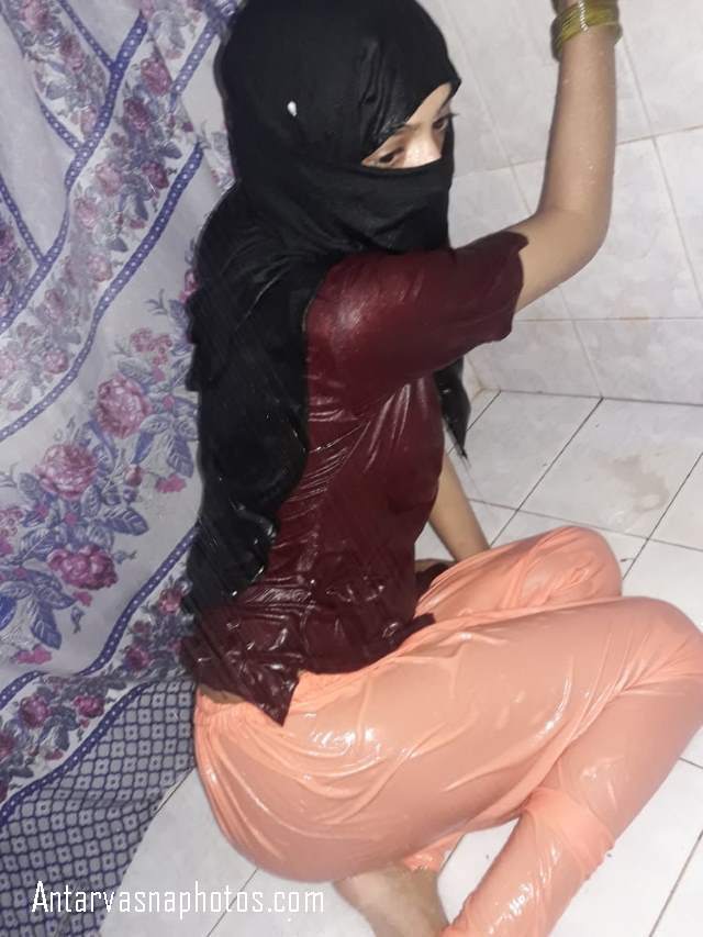 https://pub-5fcdf72a54cd4edbb03ec3edaa415a42.r2.dev/nakedleaks/fun_time_in_the_bathroom_with_desi_bhabhi's_devar_photos/0.jpg