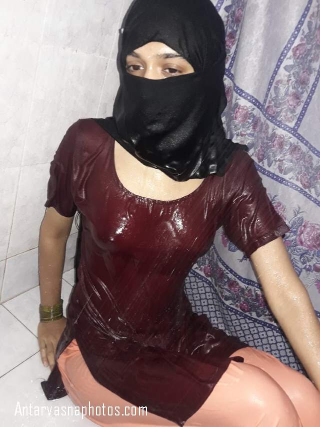https://pub-5fcdf72a54cd4edbb03ec3edaa415a42.r2.dev/nakedleaks/fun_time_in_the_bathroom_with_desi_bhabhi's_devar_photos/1.jpg
