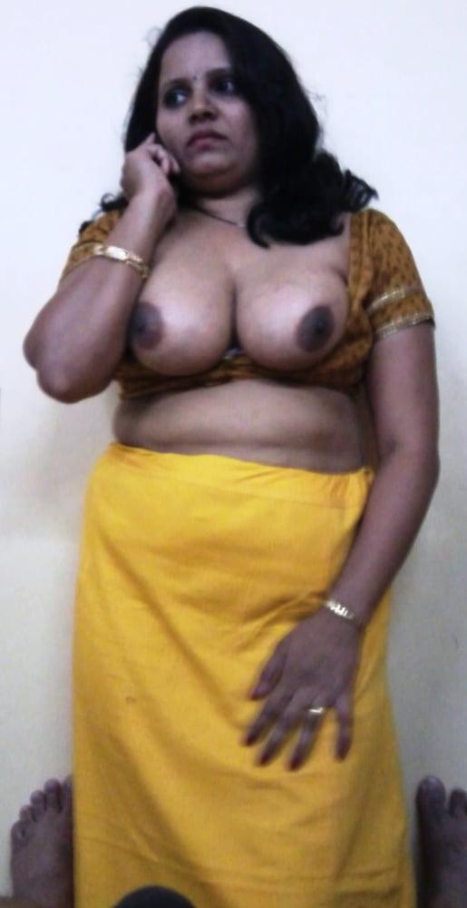 https://pub-5fcdf72a54cd4edbb03ec3edaa415a42.r2.dev/nakedleaks/giant_bosomy_aunt_in_alluring_pictures/3.jpg