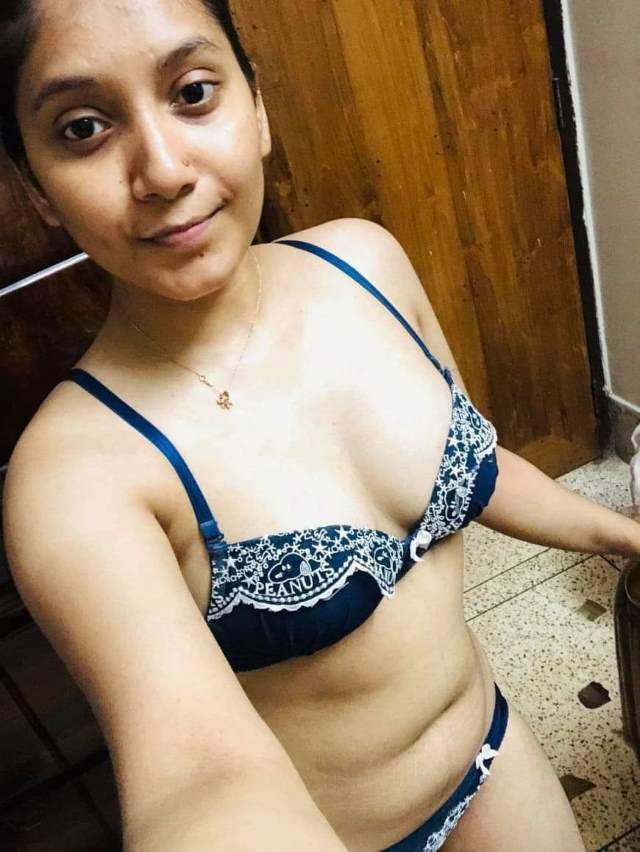 https://pub-5fcdf72a54cd4edbb03ec3edaa415a42.r2.dev/nakedleaks/girl_takes_hot_photos_with_lover's_dick_in_her_pussy/3.jpg