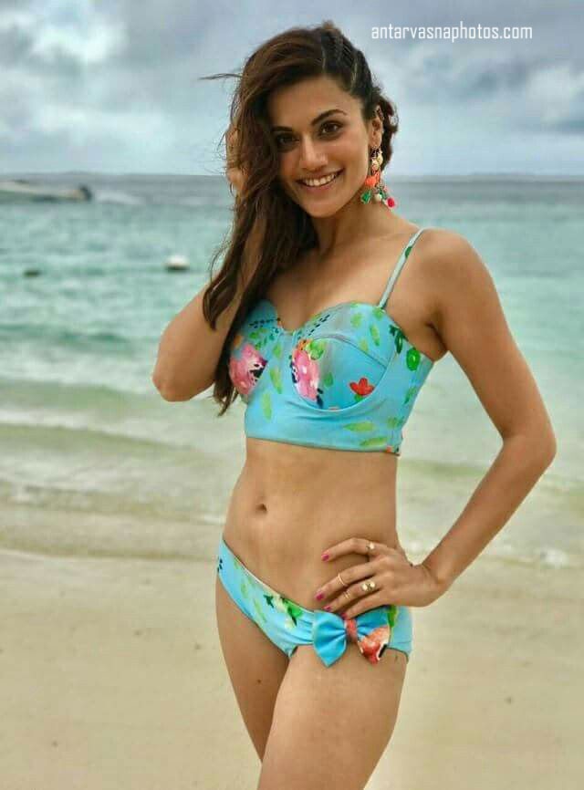 https://pub-5fcdf72a54cd4edbb03ec3edaa415a42.r2.dev/nakedleaks/glamorous_images_of_bollywood_actresses_in_hindi/1.jpg