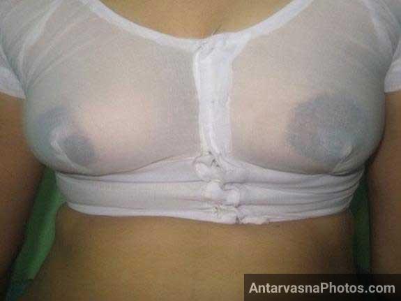 https://pub-5fcdf72a54cd4edbb03ec3edaa415a42.r2.dev/nakedleaks/glimpse_of_swati_aunty's_desi_breasts/3.jpg