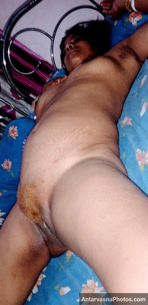 https://pub-5fcdf72a54cd4edbb03ec3edaa415a42.r2.dev/nakedleaks/golden_dyed_village_aunty's_exposed_intimate_photos_(45_images)/18.jpg