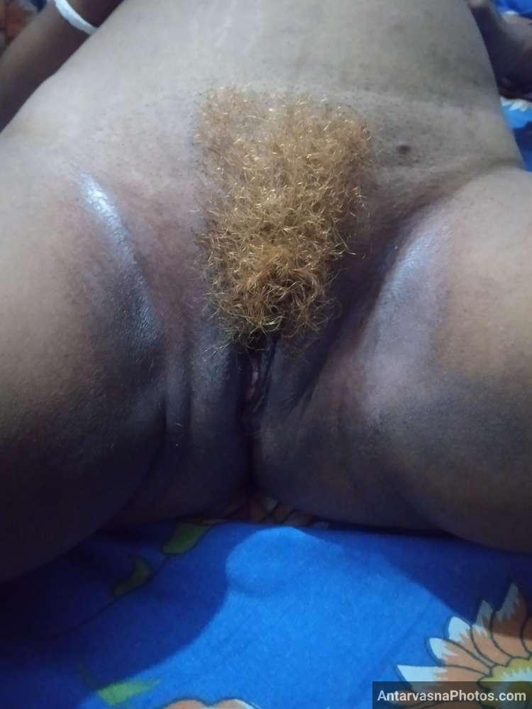 https://pub-5fcdf72a54cd4edbb03ec3edaa415a42.r2.dev/nakedleaks/golden_dyed_village_aunty's_exposed_intimate_photos_(45_images)/19.jpg