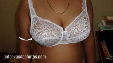 https://pub-5fcdf72a54cd4edbb03ec3edaa415a42.r2.dev/nakedleaks/gorgeous_aunty_rubi's_seductive_photos/1.jpg