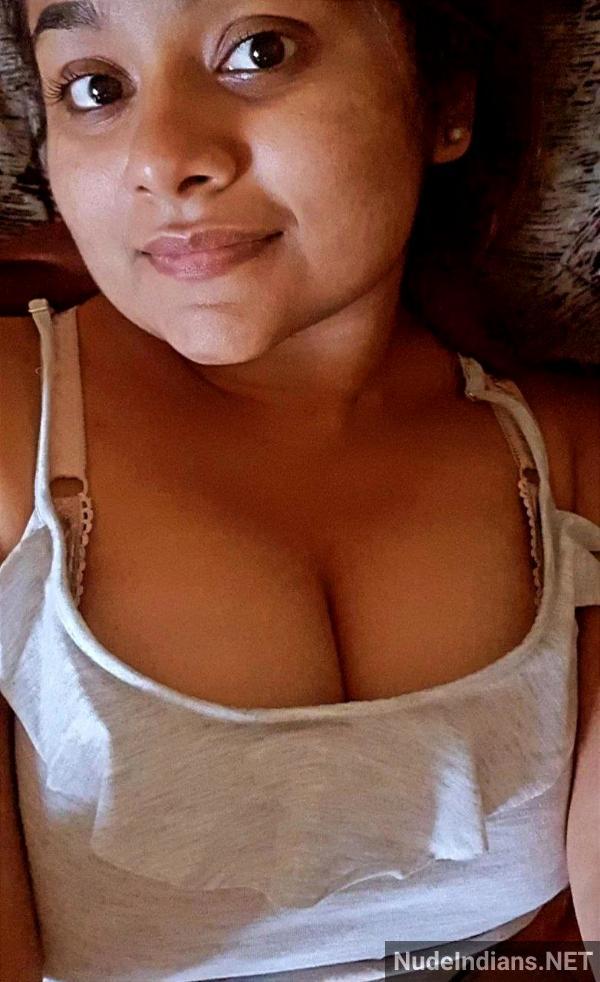 https://pub-5fcdf72a54cd4edbb03ec3edaa415a42.r2.dev/nakedleaks/gorgeous_kerala_woman_nandini_entices_her_boyfriend_with_her_ample_chest/1.jpg