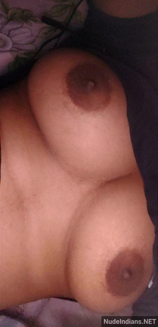 https://pub-5fcdf72a54cd4edbb03ec3edaa415a42.r2.dev/nakedleaks/gorgeous_kerala_woman_nandini_entices_her_boyfriend_with_her_ample_chest/3.jpg