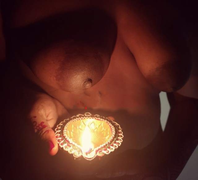 https://pub-5fcdf72a54cd4edbb03ec3edaa415a42.r2.dev/nakedleaks/greetings_from_antarvasnaphotos_on_diwali!/3.jpg