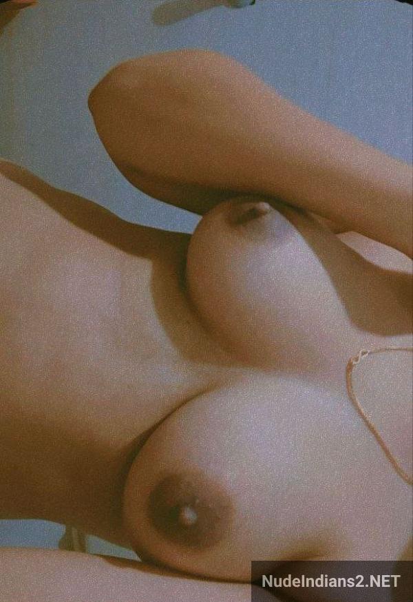 https://pub-5fcdf72a54cd4edbb03ec3edaa415a42.r2.dev/nakedleaks/gujarati_married_woman_riddhi_shah_reveals_her_round_breasts_to_former_flame/3.jpg