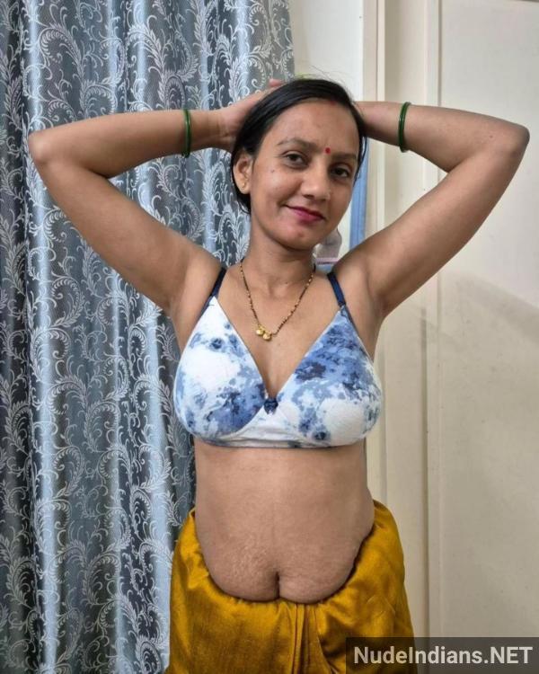 https://pub-5fcdf72a54cd4edbb03ec3edaa415a42.r2.dev/nakedleaks/gujarati_wife_anjali_reveals_sagging_breasts_to_arouse_partner_for_intimacy/11.jpg