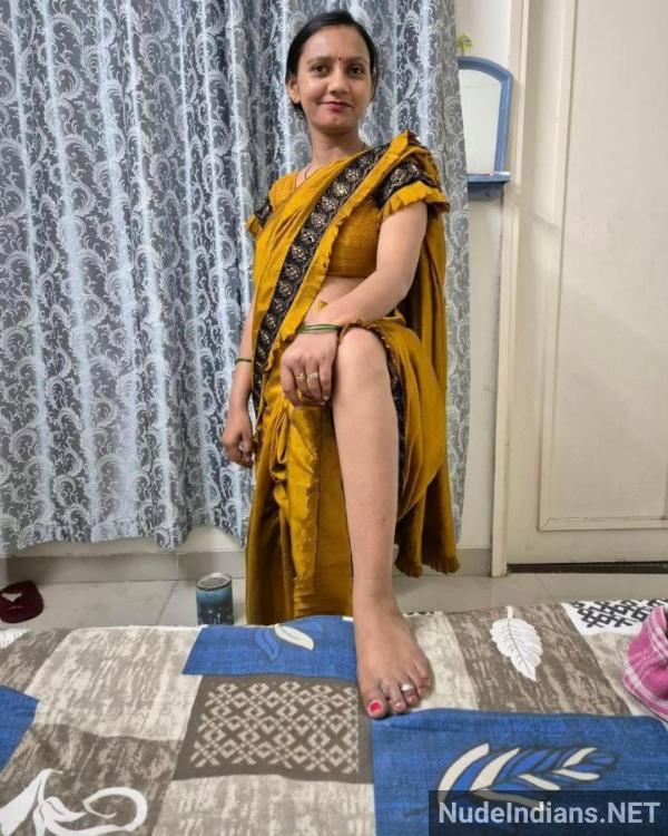 https://pub-5fcdf72a54cd4edbb03ec3edaa415a42.r2.dev/nakedleaks/gujarati_wife_anjali_reveals_sagging_breasts_to_arouse_partner_for_intimacy/13.jpg