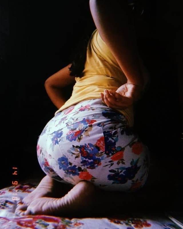 https://pub-5fcdf72a54cd4edbb03ec3edaa415a42.r2.dev/nakedleaks/hindi_bhabhi's_big_butt_intimate_images/16.jpg