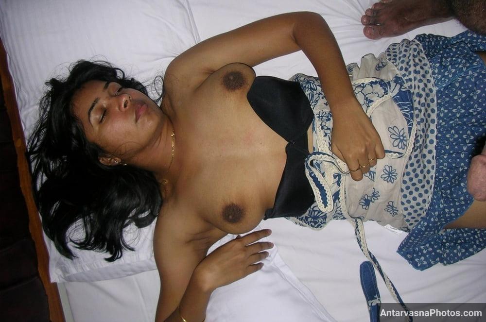 https://pub-5fcdf72a54cd4edbb03ec3edaa415a42.r2.dev/nakedleaks/honeymoon_intimacy_captured:_south_indian_couple_(91_photos)/85.jpg