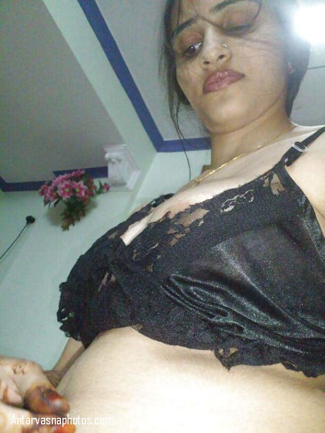 https://pub-5fcdf72a54cd4edbb03ec3edaa415a42.r2.dev/nakedleaks/hot_babe_revealing_desi_boobs_in_photos/1.jpg