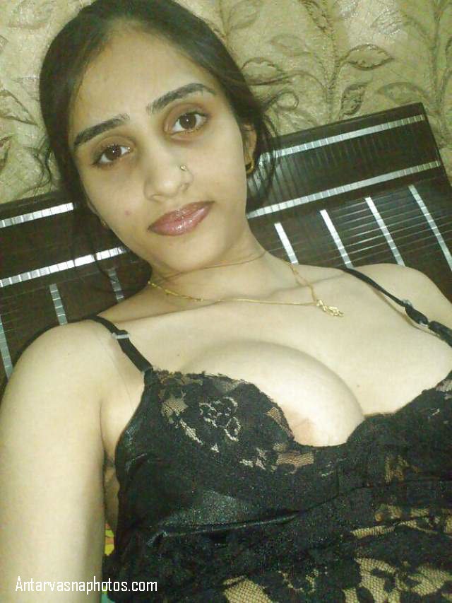 https://pub-5fcdf72a54cd4edbb03ec3edaa415a42.r2.dev/nakedleaks/hot_babe_revealing_desi_boobs_in_photos/4.jpg