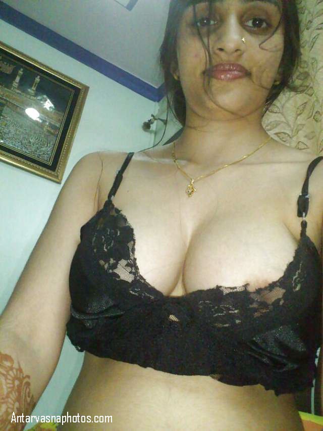 https://pub-5fcdf72a54cd4edbb03ec3edaa415a42.r2.dev/nakedleaks/hot_babe_revealing_desi_boobs_in_photos/5.jpg