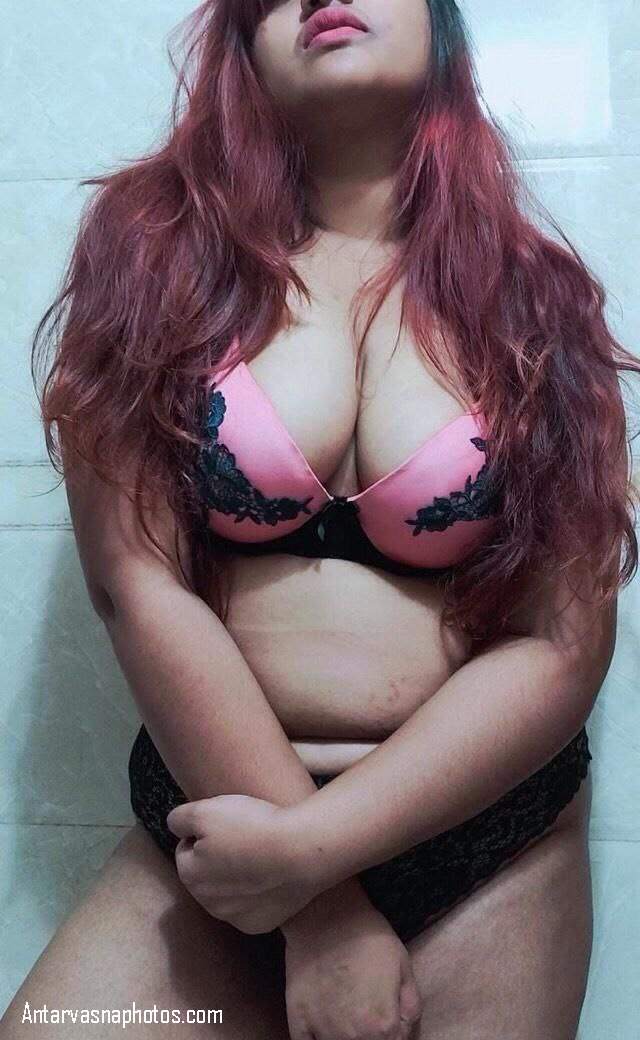 https://pub-5fcdf72a54cd4edbb03ec3edaa415a42.r2.dev/nakedleaks/hot_pictures_of_indian_beauty_heena's_sensual_shots/2.jpg