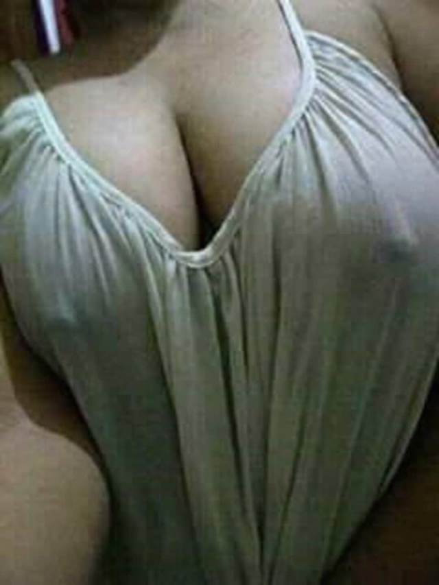 https://pub-5fcdf72a54cd4edbb03ec3edaa415a42.r2.dev/nakedleaks/husband's_distress:_auntie_and_neighbor's_intimate_photos/10.jpg
