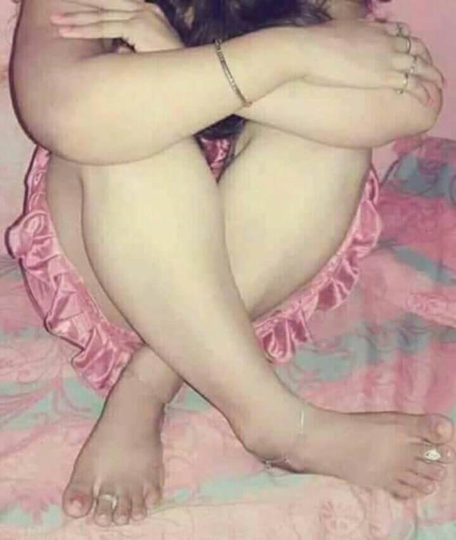 https://pub-5fcdf72a54cd4edbb03ec3edaa415a42.r2.dev/nakedleaks/husband's_distress:_auntie_and_neighbor's_intimate_photos/11.jpg