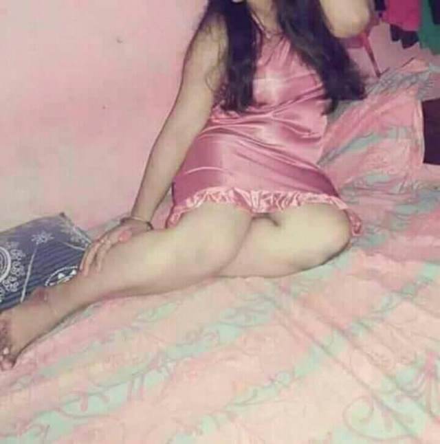 https://pub-5fcdf72a54cd4edbb03ec3edaa415a42.r2.dev/nakedleaks/husband's_distress:_auntie_and_neighbor's_intimate_photos/13.jpg