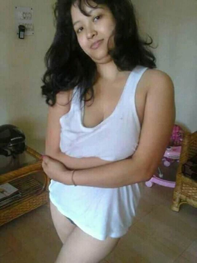 https://pub-5fcdf72a54cd4edbb03ec3edaa415a42.r2.dev/nakedleaks/husband's_distress:_auntie_and_neighbor's_intimate_photos/14.jpg
